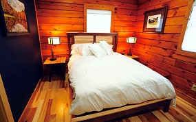 Master Suite - The Flying Squirrel Lodge