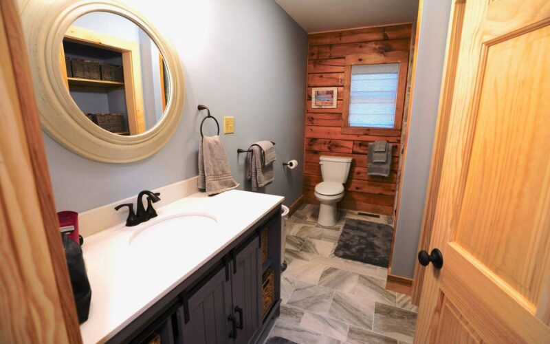 Hall Bathroom with Shower