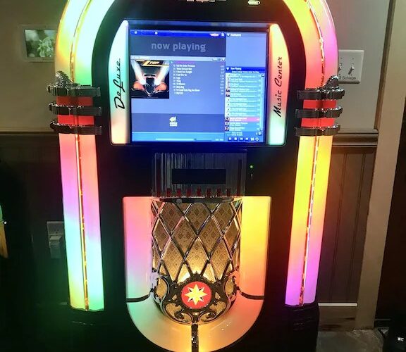 Rockola Bubbler Digital Jukebox has arrived for the bar/music room. Make your own playlists and dance the night away or have a sing-along to the 20,000 songs currently loaded on the jukebox.